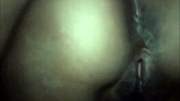 Esposa alemana squirteando fuerte mientras marido lame su coño mojado en video casero