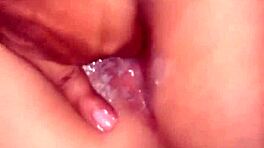 Trzy palce w cipce i dupie bawią się z pysznym kreampie