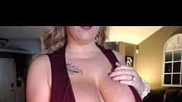 Мисс с большими сиськами вебкам тинейджерка 18+ получает массаж сиськам и жопе