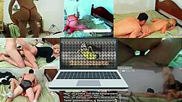 Blondínka 18+ sa ohýna pred nevlastným otcom na pláži