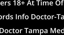 Bátor Doktor Tampa megalázza Ebony Solanát a pomponlány vizsgálaton. Intenzív vizsgálat vár rá a Doctor-Tampa.com-on!