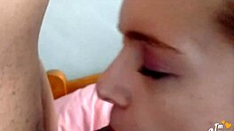 Отчим проникает в 18-летнюю девушку, она сосет его член давясь, потом он трахает ее задницу стоня