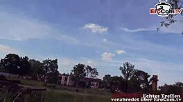 Adolescente Alemana Delgada de 18 Años Recogida para Sexo al Aire Libre