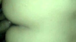 邻居偷偷进来操妻子而丈夫就在旁边睡觉