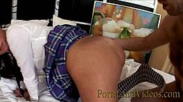 Sarışın üniversite kızı dar eteğinde derin anal aksiyon keşfediyor