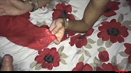 Ξανθιά θεά παίρνει σκληρό αναλ πριν το κρεμαστό κύμα