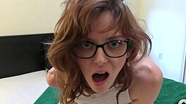 Jonge 18+ milfs harige kut druipt van genot