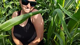 В джунглях моя падчерица сделала дикий POV минет. Её навыки дрочки на улице были невероятны.