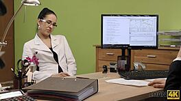 كاميرا مخفية تلتقط 18+ تؤدي شفط في مقابلة الاختبار.