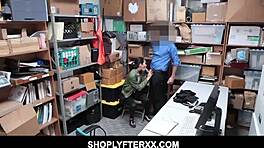 Jade Noir Разтваря Крака като Наказание