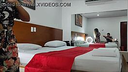 J'emmène cette vieille dame à l'hôtel pour du fun ! 😜