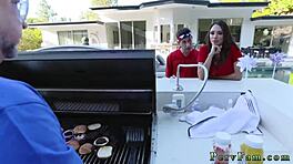 Amatérská teen 18+ šuká cukrového nevlastního tátu a slepě zakrytý šéf překvapí