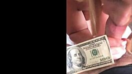 Siyah şeker bebe alışveriş için şeker babasını tatmin ediyor