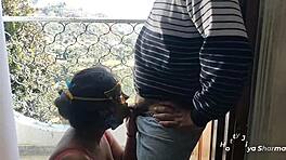 Wow! Testvérpár merül el durva fürdőszoba szexben először hindi hangon!