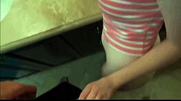 哇！苗条红发继女克里斯塔尔兰花被继父猛钻！