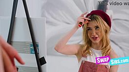 ชั้นเรียนศิลปะสลับกันแบบกิ๊งกับพี่สาวต่างมารดา อเดรียนา เจด และ เดมี ฮอว์กส์