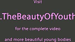 ألعق كس المراهقة الجميلة 19 عام الليسبيانية الضيق كويس