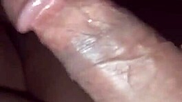 Hintli genç kadın eşi ev yapımı videoda el işiyle aldatıyor. Fışkırma sırları açığa çıktı!