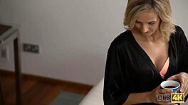 Hei, vezi Old4k adolescentă cehă 18+ Jenny Smart futând bătrân în sufragerie! 😍