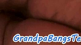 mladá 18+ 18+ kurva sténá při masturbaci píči v prádle, pov close-up na monstr kurac.