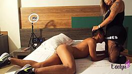 יום אובר עם אוולין פראזאו מזדיינת בחור צעיר גולמי במלון