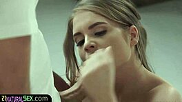 年轻美女激烈钻探后猛撸鸡巴