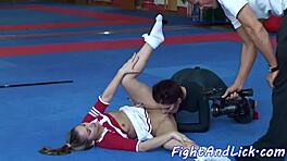 Babe gulat di spandex jilat memek teen 18+ dengan catfight jilat pantat babe amatir cheerleader