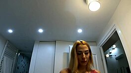 饭后夜店狂欢辣妹回家浴室没内裤没胸罩秀小穴屁股