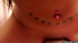 흥미로운 중립 태국 베이비가 야생 침실 기술로 놀라움 선사 액션