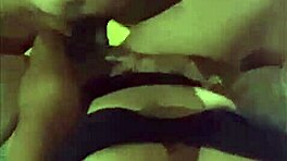 Me escabullo para un rapidito con Monica antes de que llegue mi amigo para trío hotwife. ¡Mira este desastre cremoso!