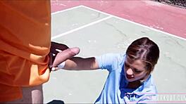 מתוקה בת 18+ אומרת, מאמן, תזיין אותי חזק יותר עם הזין המפלצתי הזה היום!