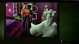 Elke Neidhart sjaji u Alvin Purple sa zapanjujućim šarmom i privlačnošću