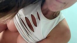 Demi-soeur Macy Meadows m'edge avec sa chatte serrée et ses pieds sexy... fantasme maison !