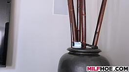 šukaná nevlastní máma je taky camgirl, s teen 18+ a milf se přidávají