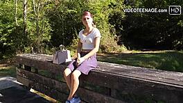 Chica linda de 18 años brilla en su primer casting porno