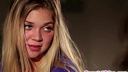 Lesbian Gadis Muda 18+ Tribbing Keras dengan Teman Sekamar Blonde di Permainan Berbulu