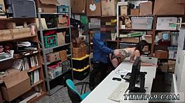 Polis binder misstänkt, gagad och fejkad UK analaktion fångad på CCTV.