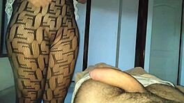 خادمة بطيز كبيرة تركب زب كبير وتحصل على كريم باي داخل فيديو منزلي