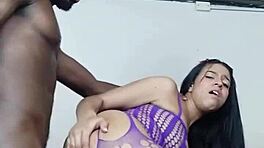 אוהבת זיון קשה עם זין שחור גדול בדוגי! ניקוי מציצה מדהים!