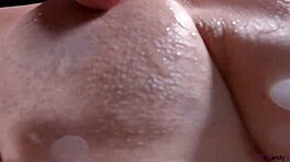 एक्सट्रीम पीओवी स्क्वर्टिंग ज्यूसी डॉर्म बेब्स की वेट पस्सी को लिक करते हुए