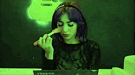 हॉर्नी लैटिना चाहती है मुंह में कम से मोटी चूत चाटने के बाद 😏