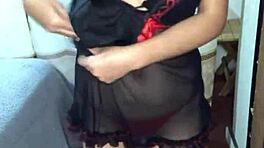 Romi Absun'un seksi dansı beni ezdi yoğun genç seks için