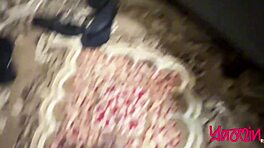 Gekrulde latina tiener 18+ in wilde threesome met intense squirt actie