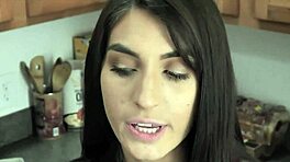 Polubrat jebe guzicu tinejdžerke 18+ u tajnom noćnom susretu