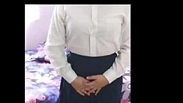 Colegiala ansía el semen de su profesor en primera vez caliente