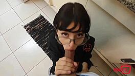 En sevdiğim büyük sikli adamla rahatlıyorum, ağzımı pompalıyor vahşi ev yapımı seansta. Latina ateşini seviyorum!