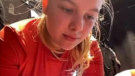 Futut extrem în cabină de probă mă lasă tremurând de dorință brută