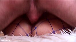 ब्लॉन्ड टीने फिशनेट्स में ज्यूसी चूत, फर्स्ट टाइम कमशॉट!