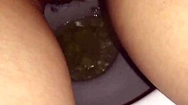 슬렌더 브루넷이 샤워 중 팬티에 오줌 싸 컴필레이션 화장실 씬 페티시