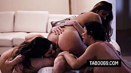 Macochy a otčíci se oddají emocionální tabu orgii s nadrženými nevlastními dcerkami